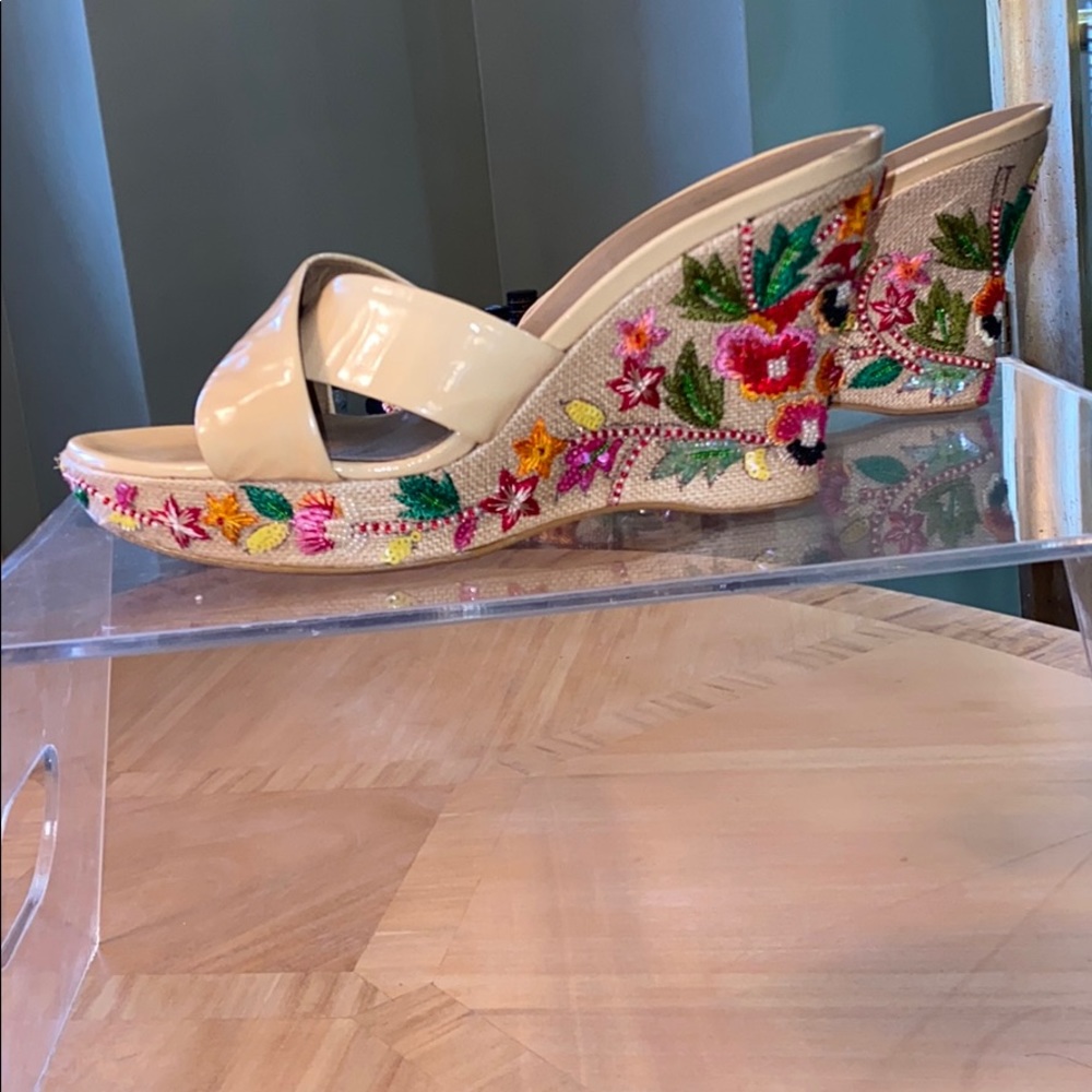 Stuart Weitzman nude patent leather wedge sandal